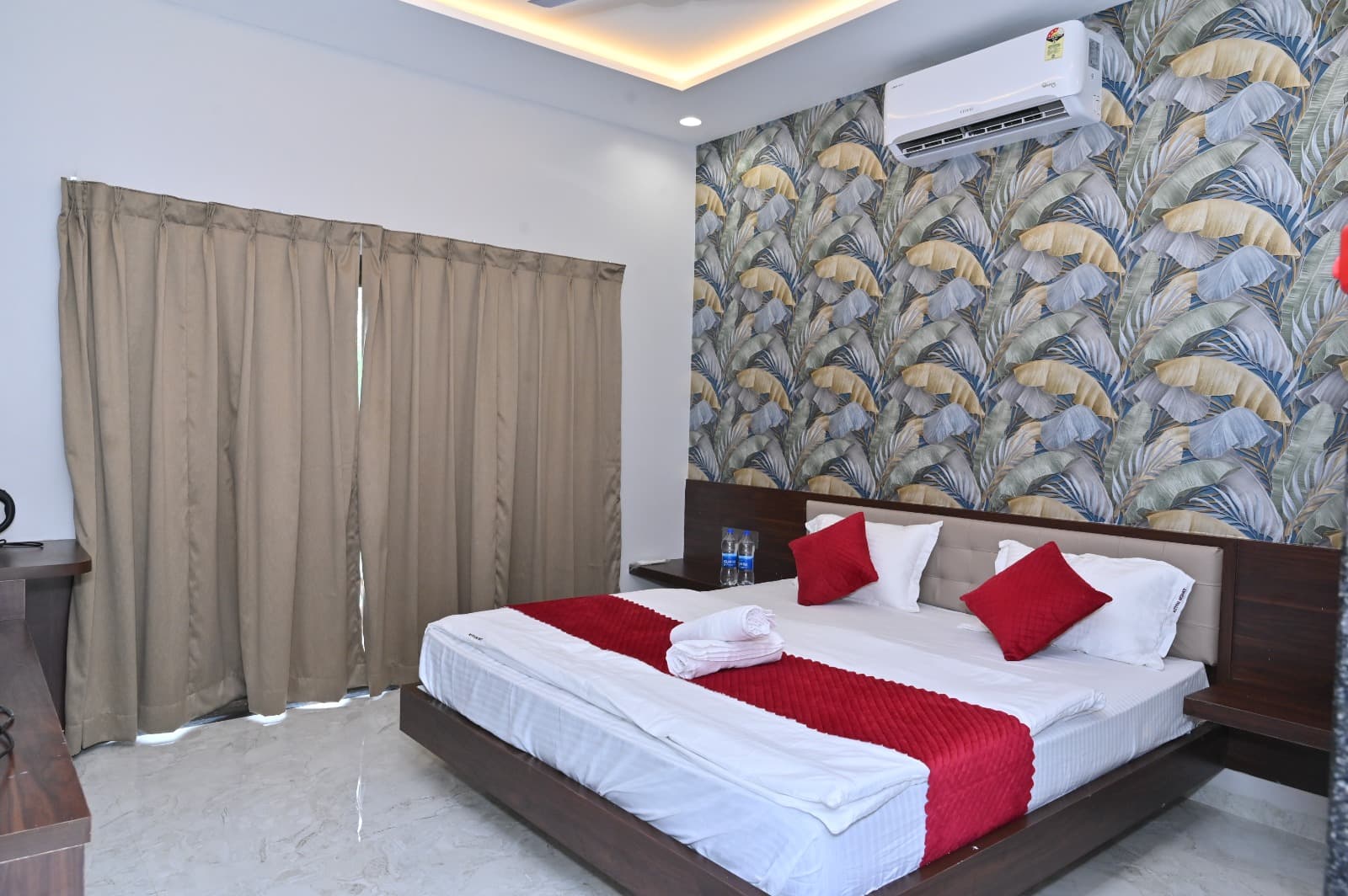 Super Deluxe Room bedroom interior